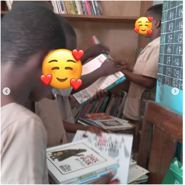 Distribution de livres au Bénin