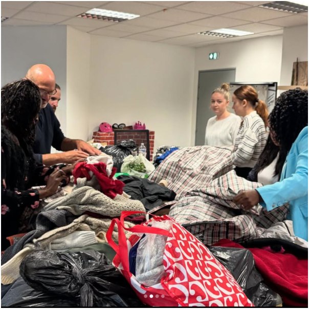 Remise dons de vêtements au Foyer des mère seules à Melun