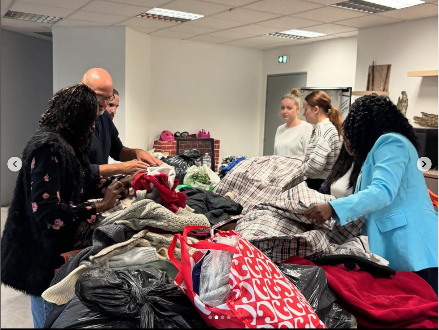 Remise dons de vêtements au Foyer des mère seules à Melun