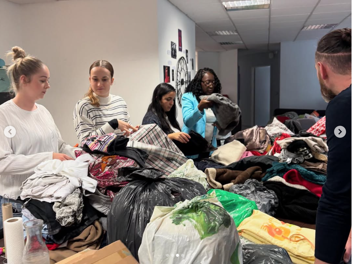 Remise dons de vêtements au Foyer des mère seules à Melun