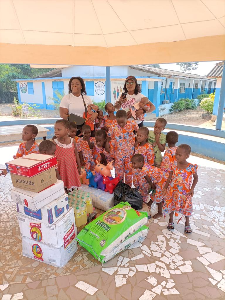 Visite à la pouponnière de Ouidah et don financier